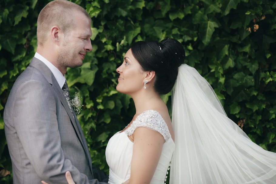 Una boda divertida en el Coto de Campamento con Ana y Jack - Cuatro Corazones Fotografía por Juanlu Corrales