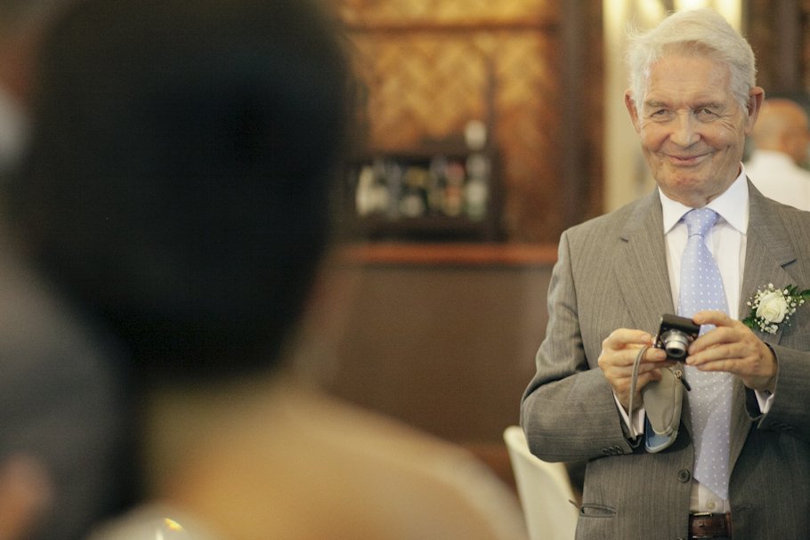 Una boda divertida en el Coto de Campamento con Ana y Jack - Cuatro Corazones Fotografía por Juanlu Corrales