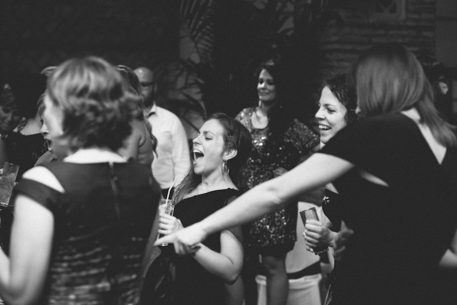 Una boda divertida en el Coto de Campamento con Ana y Jack - Cuatro Corazones Fotografía por Juanlu Corrales