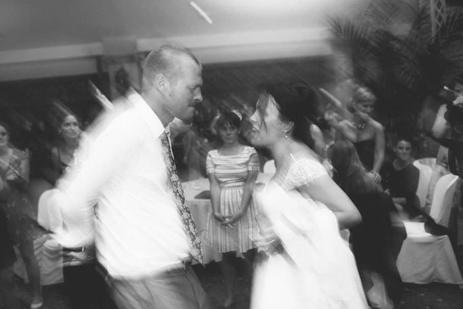 Una boda divertida en el Coto de Campamento con Ana y Jack - Cuatro Corazones Fotografía por Juanlu Corrales
