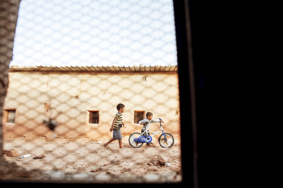 Boda en el Sahara en el campamento 27 de Febrero en Tinduf - Cuatro Corazones Fotografía por Juanlu Corrales