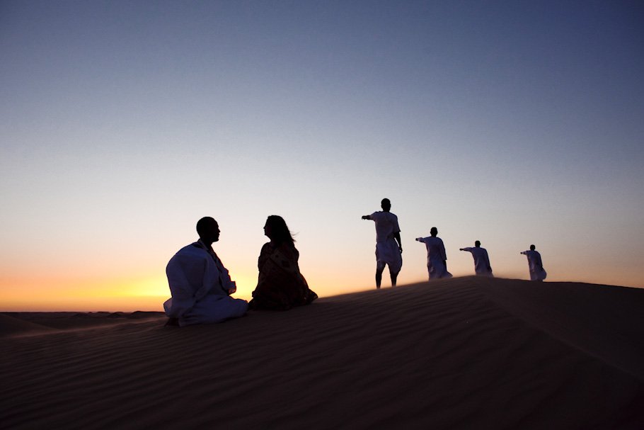 Boda en el Sahara en el campamento 27 de Febrero en Tinduf - Cuatro Corazones Fotografía por Juanlu Corrales