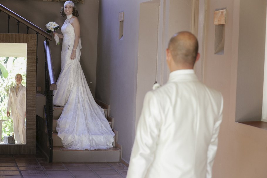 Boda en la playa de Tarifa en Hotel Tres Mares - Cuatro Corazones Fotografía por Juanlu Corrales