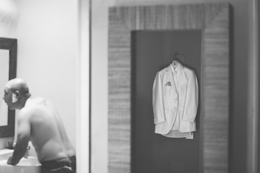 Boda en la playa de Tarifa en Hotel Tres Mares - Cuatro Corazones Fotografía por Juanlu Corrales