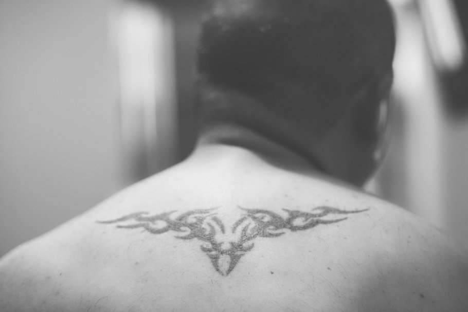 Boda en la playa de Tarifa en Hotel Tres Mares - Cuatro Corazones Fotografía por Juanlu Corrales