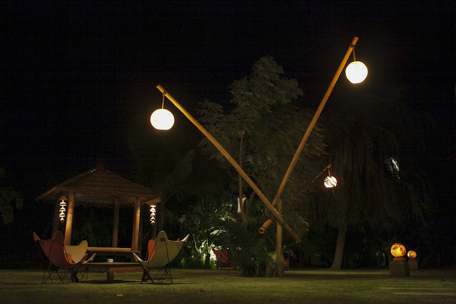 Boda en la playa de Tarifa en Hotel Tres Mares - Cuatro Corazones Fotografía por Juanlu Corrales