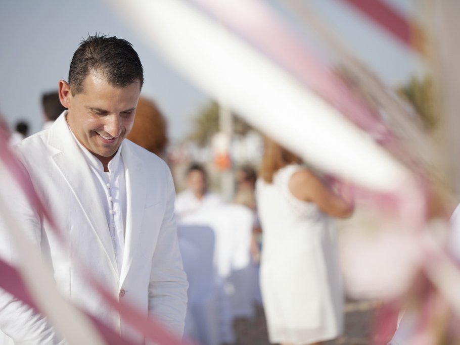 fotografo boda cadiz - costa ballena - jezabel y fernando-15 Boda en la playa de Costa Ballena - novio esperando a la novia