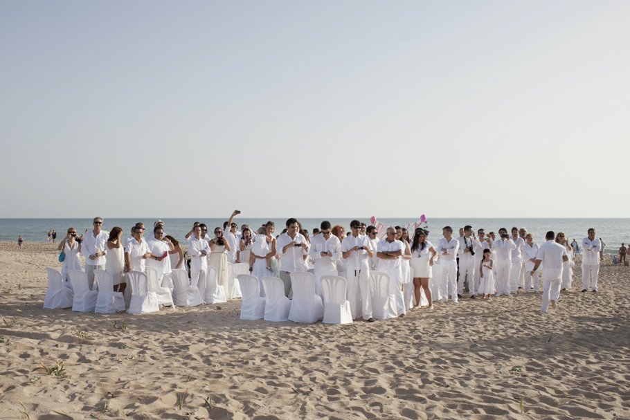 fotografo boda cadiz - costa ballena - jezabel y fernando-19 invitados en una boda ibicenca en la playa costa ballena