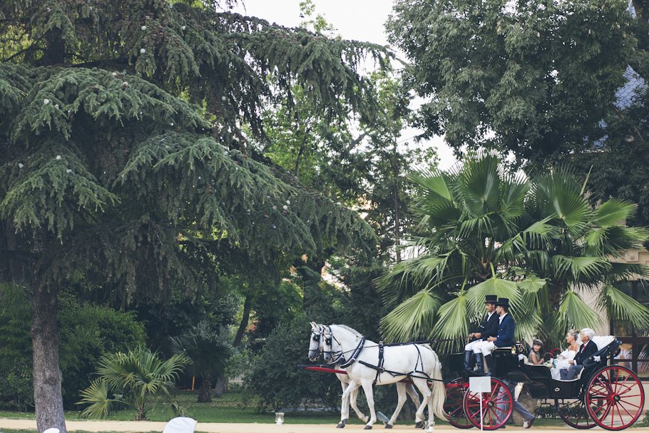 Boda en Jerez en la Real Escuela Andaluza de Arte Ecuestre - Cuatro Corazones Fotografía por Juanlu Corrales