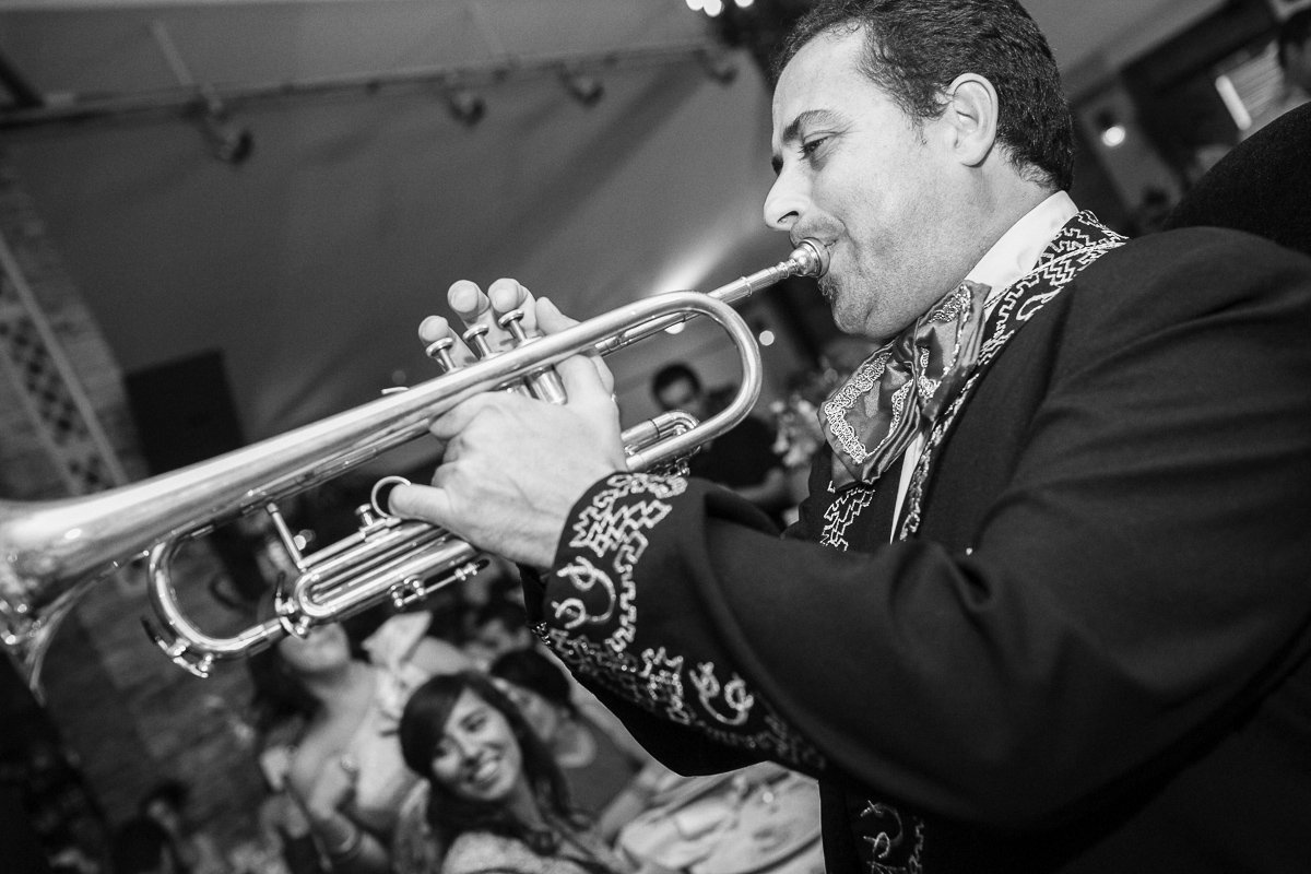 Boda en Los Barrios y Salones El Coto en Campamento - Cuatro Corazones Fotografía por Juanlu Corrales