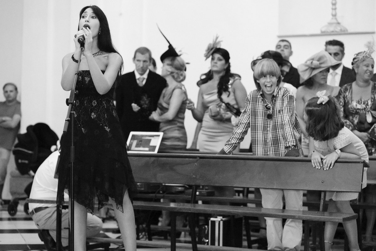 Boda en Los Barrios y Salones El Coto en Campamento - Cuatro Corazones Fotografía por Juanlu Corrales