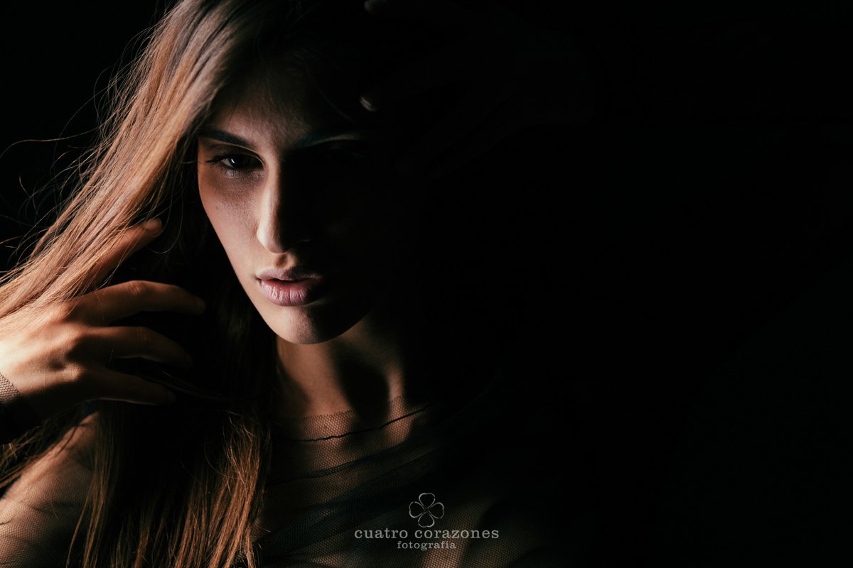 Modelo Malaga book fotográfico para jóvenes de Silvia Puertas - Cuatro Corazones Fotografía por Juanlu Corrales