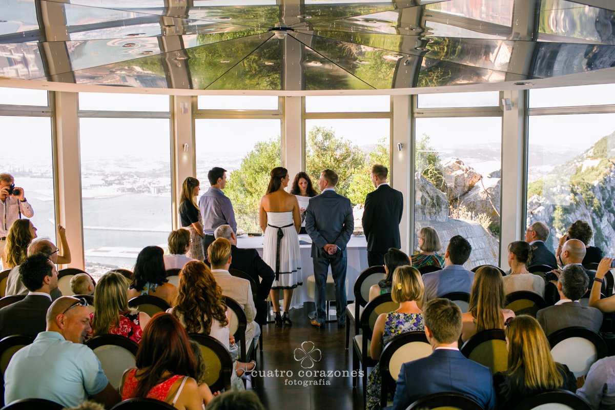 Boda en Gibraltar, Mons Calpe Suites y Alcaidesa Golf - Cuatro Corazones Fotografía por Juanlu Corrales