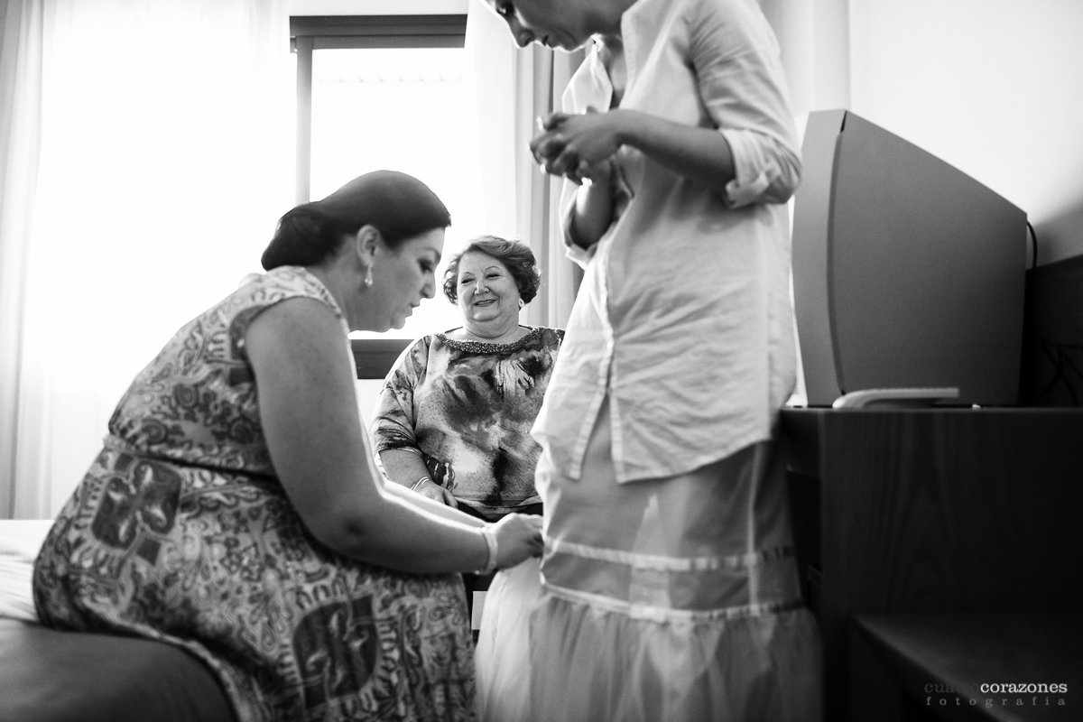 Boda en La Linea de la Concepción y Hacienda Almoguera - Cuatro Corazones Fotografía por Juanlu Corrales