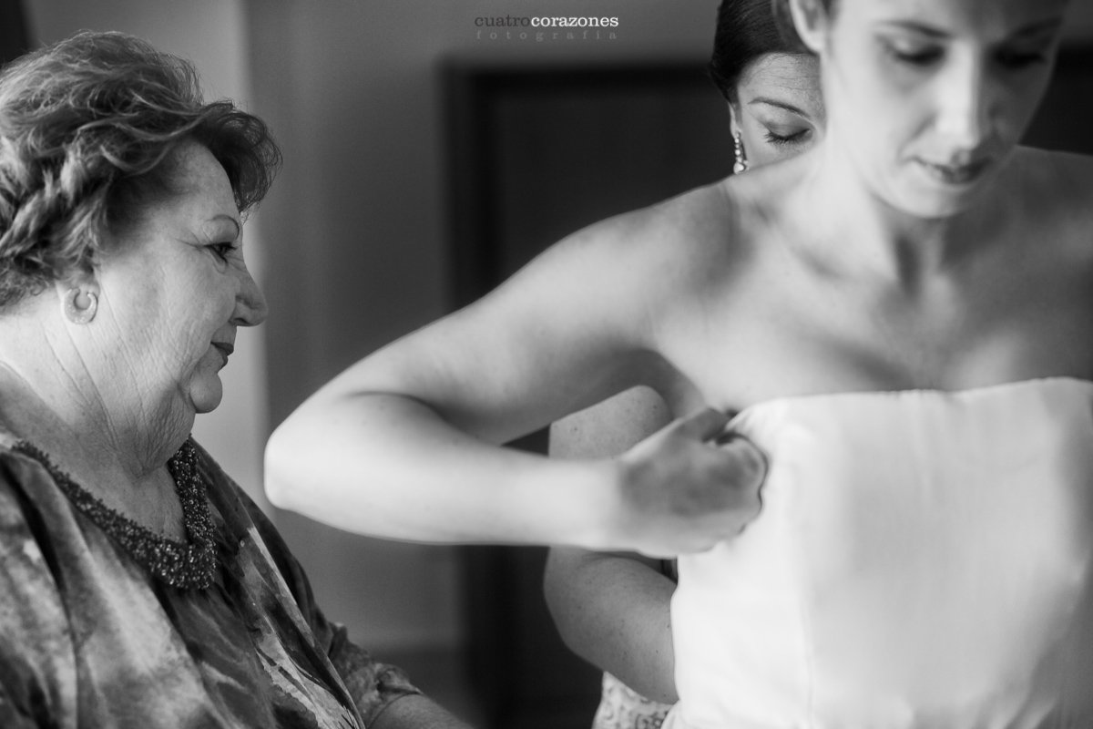 Boda en La Linea de la Concepción y Hacienda Almoguera - Cuatro Corazones Fotografía por Juanlu Corrales