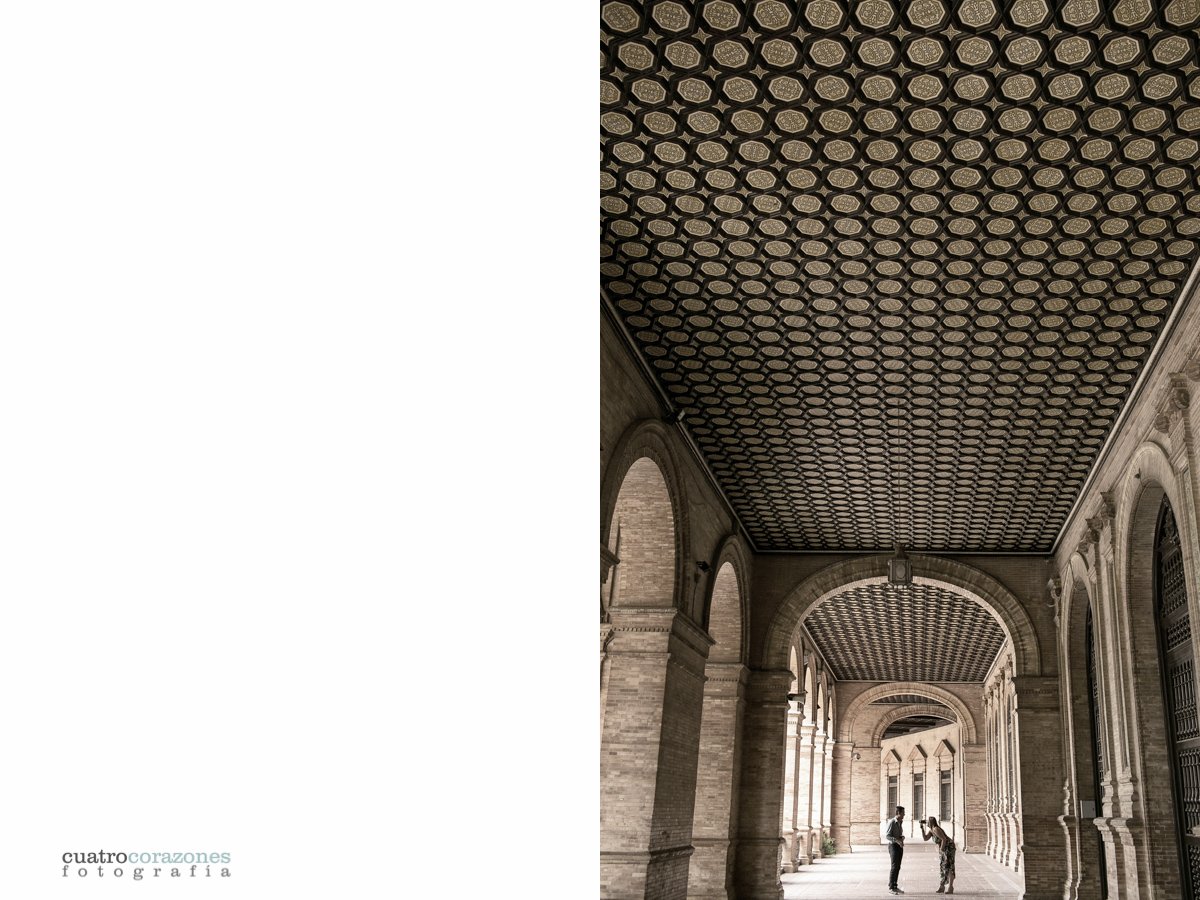 Fotos de Preboda en Sevilla en Plaza España y Reales Alcázares - Cuatro Corazones Fotografía por Juanlu Corrales.