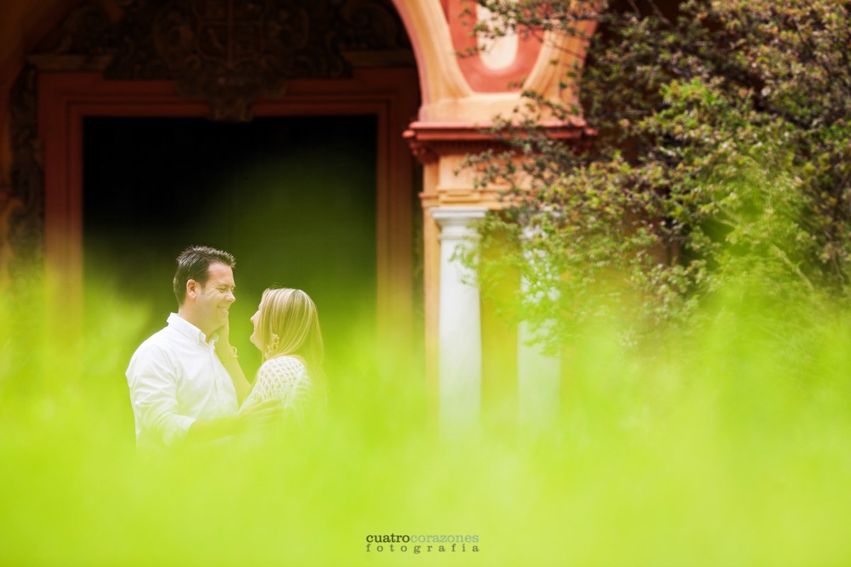 Fotos de Preboda en Sevilla en Plaza España y Reales Alcázares - Cuatro Corazones Fotografía por Juanlu Corrales.