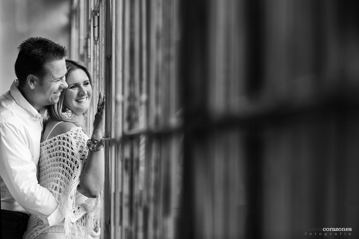 Fotos de Preboda en Sevilla en Plaza España y Reales Alcázares - Cuatro Corazones Fotografía por Juanlu Corrales.