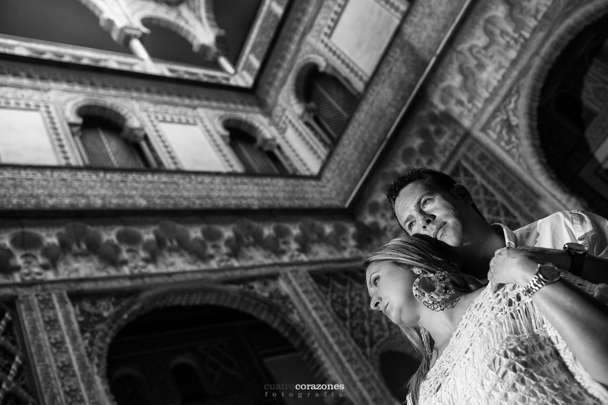 Fotos de Preboda en Sevilla en Plaza España y Reales Alcázares - Cuatro Corazones Fotografía por Juanlu Corrales.