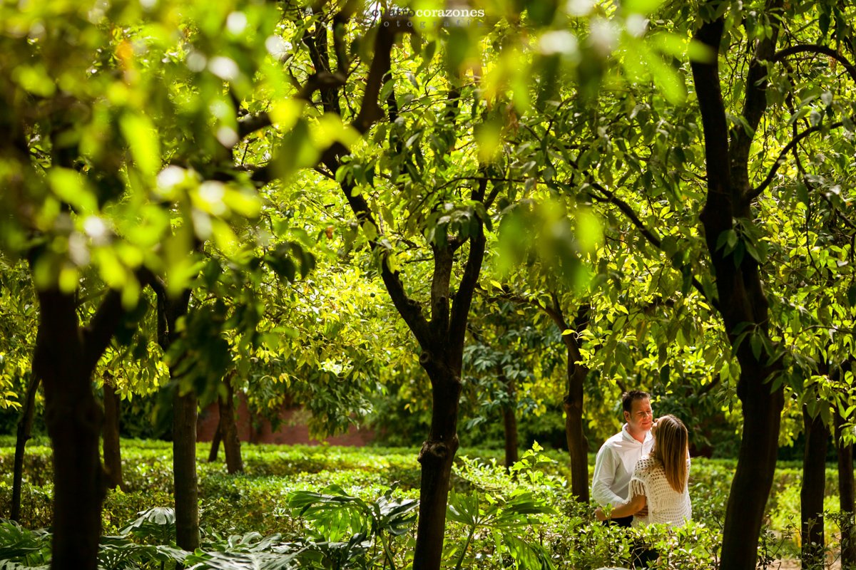 Fotos de Preboda en Sevilla en Plaza España y Reales Alcázares - Cuatro Corazones Fotografía por Juanlu Corrales.