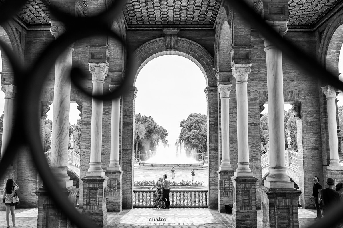 Fotos de Preboda en Sevilla en Plaza España y Reales Alcázares - Cuatro Corazones Fotografía por Juanlu Corrales.