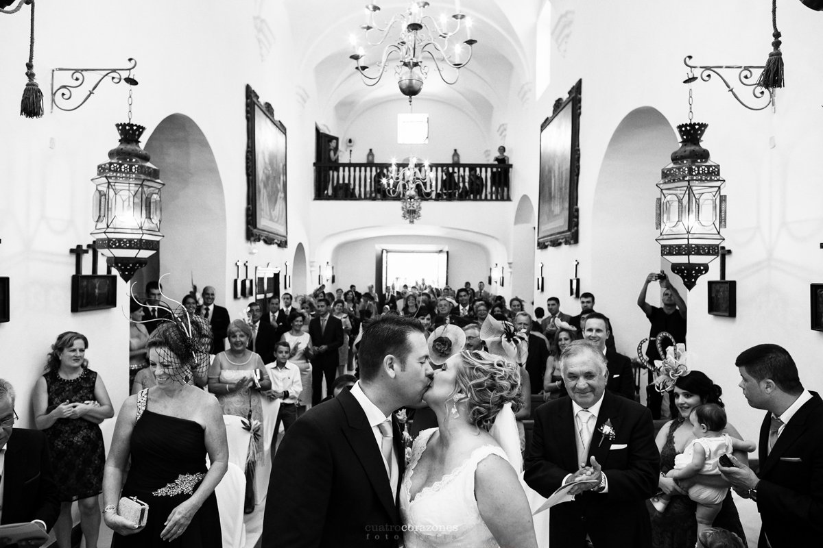 Boda en Castellar en la Casa Convento de la Almoraima - Cuatro Corazones Fotografía por Juanlu Corrales