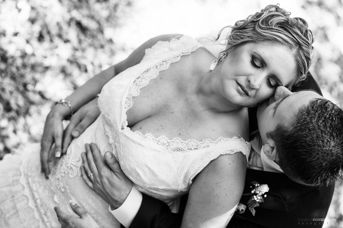 Boda en Castellar en la Casa Convento de la Almoraima - Cuatro Corazones Fotografía por Juanlu Corrales