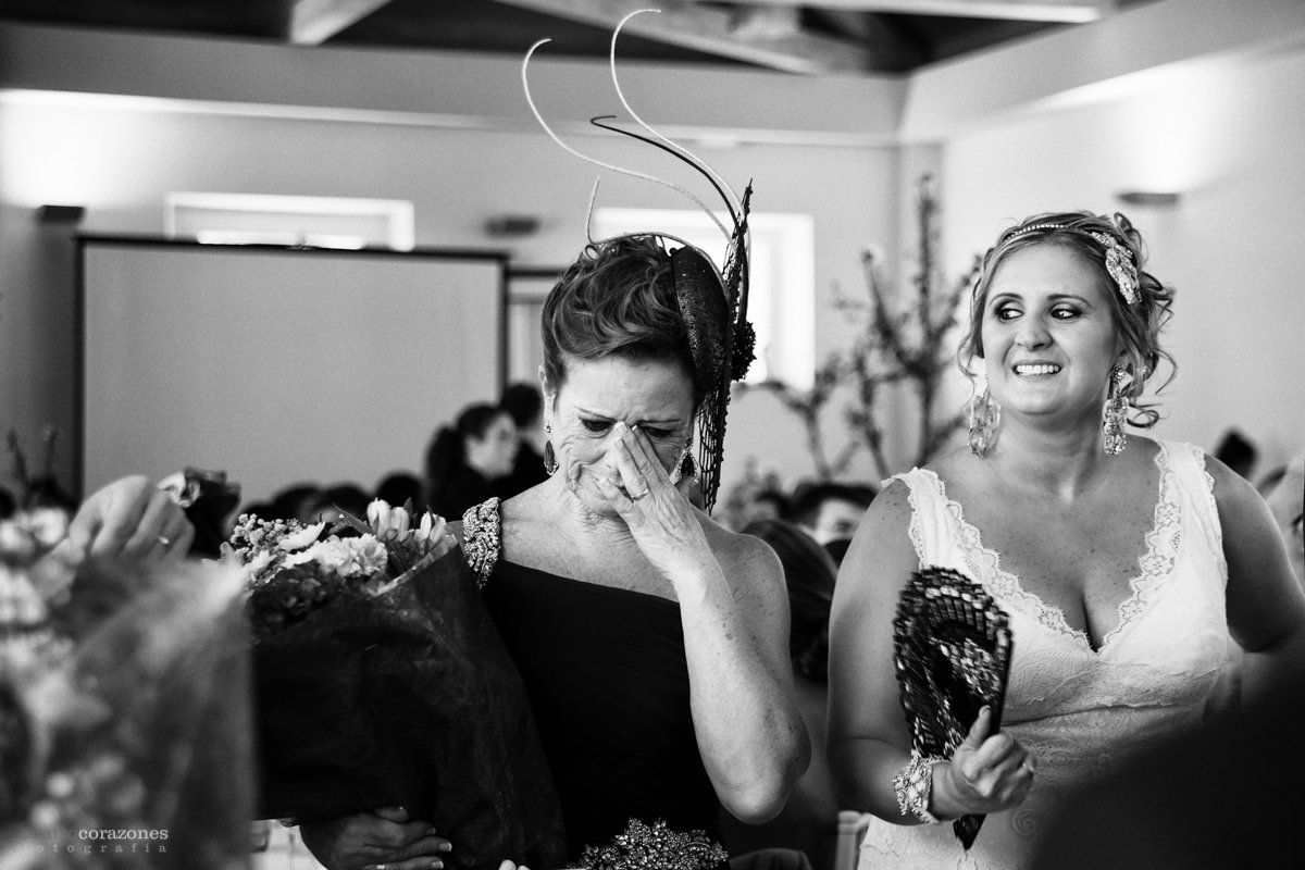 Boda en Castellar en la Casa Convento de la Almoraima - Cuatro Corazones Fotografía por Juanlu Corrales