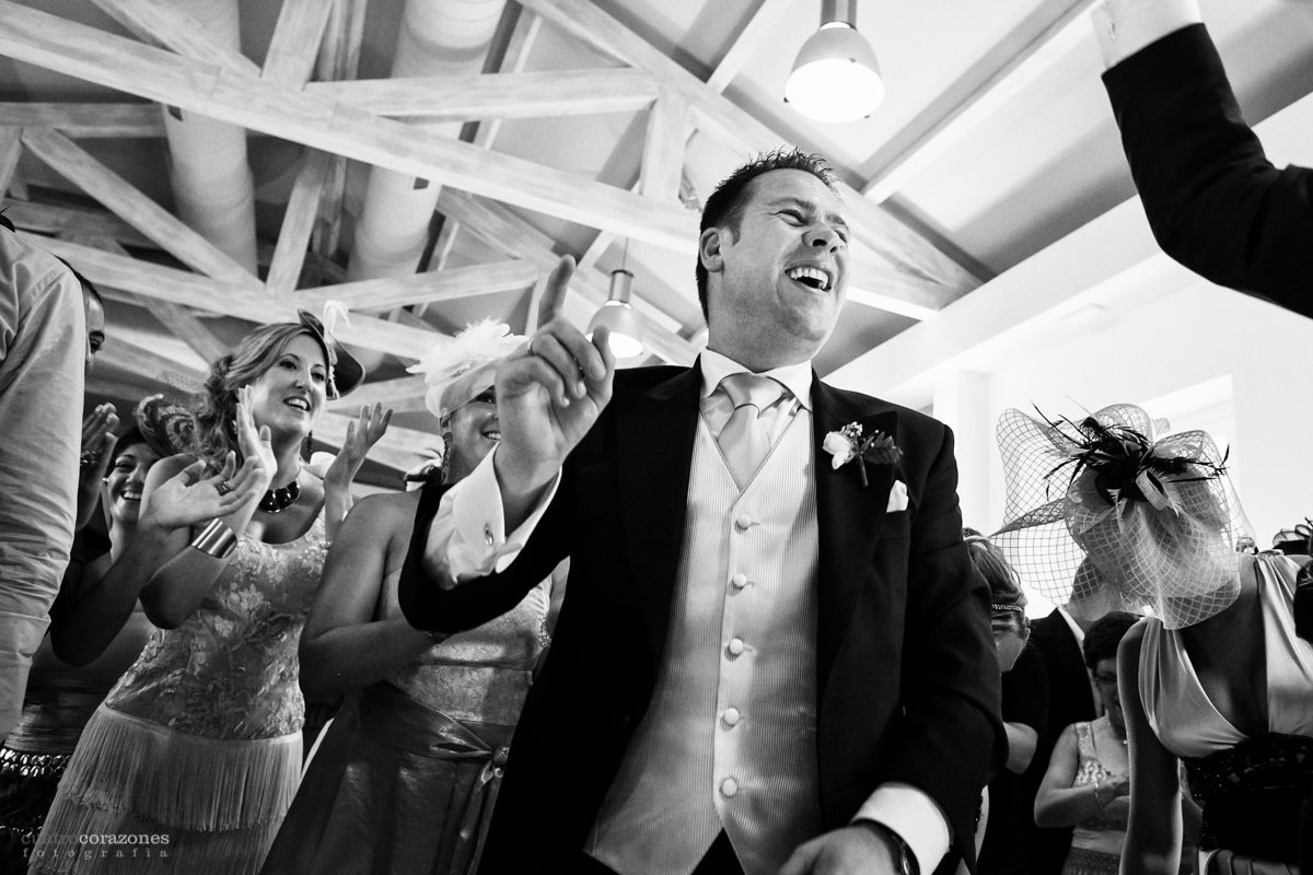 Boda en Castellar en la Casa Convento de la Almoraima - Cuatro Corazones Fotografía por Juanlu Corrales