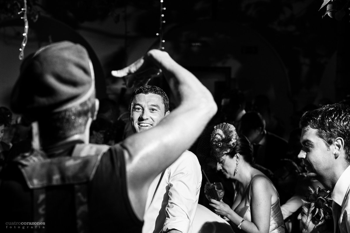 Boda en Castellar en la Casa Convento de la Almoraima - Cuatro Corazones Fotografía por Juanlu Corrales