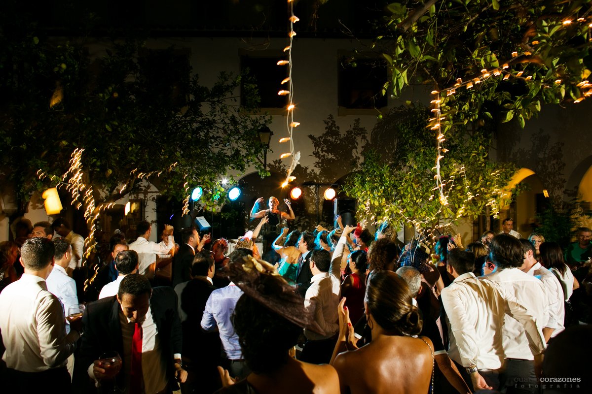 Boda en Castellar en la Casa Convento de la Almoraima - Cuatro Corazones Fotografía por Juanlu Corrales