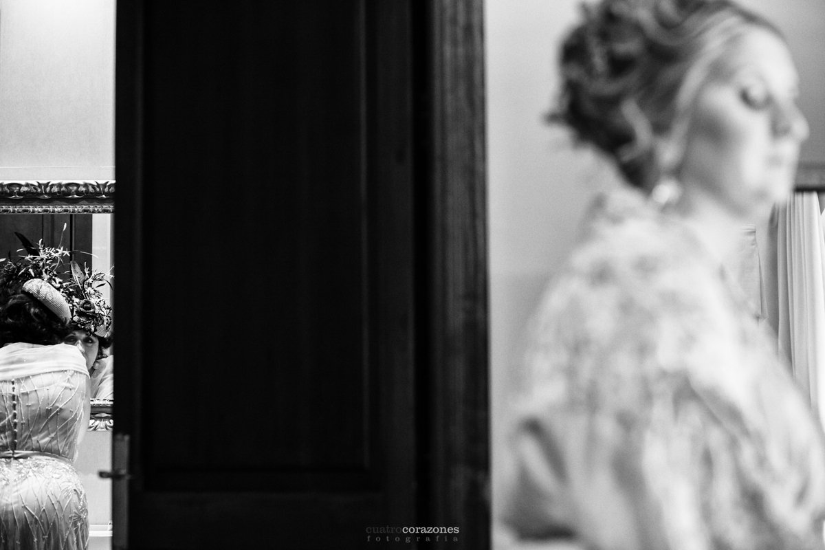 Boda en Castellar en la Casa Convento de la Almoraima - Cuatro Corazones Fotografía por Juanlu Corrales