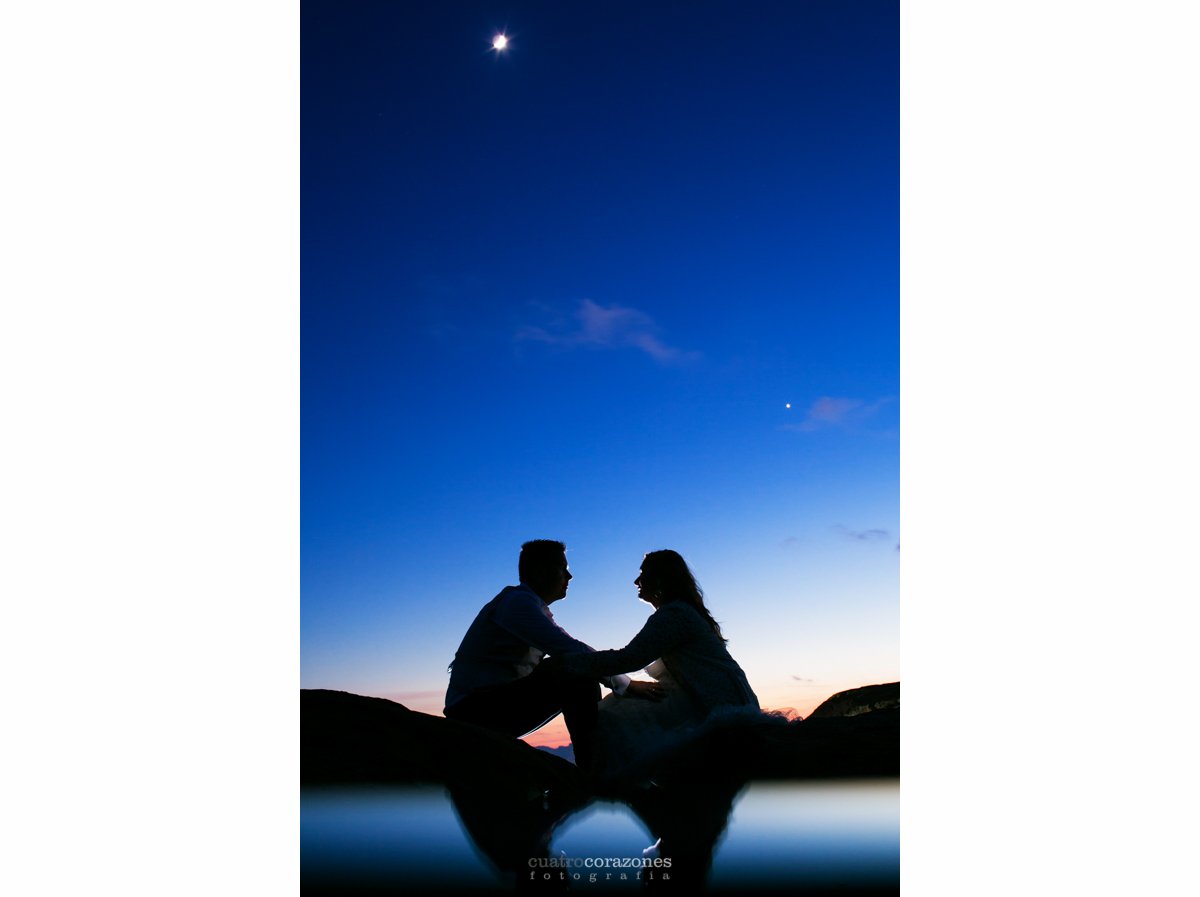 Fotos de postboda en las playas de Estepona y Marbella - Cuatro Corazones Fotografía por Juanlu Corrales