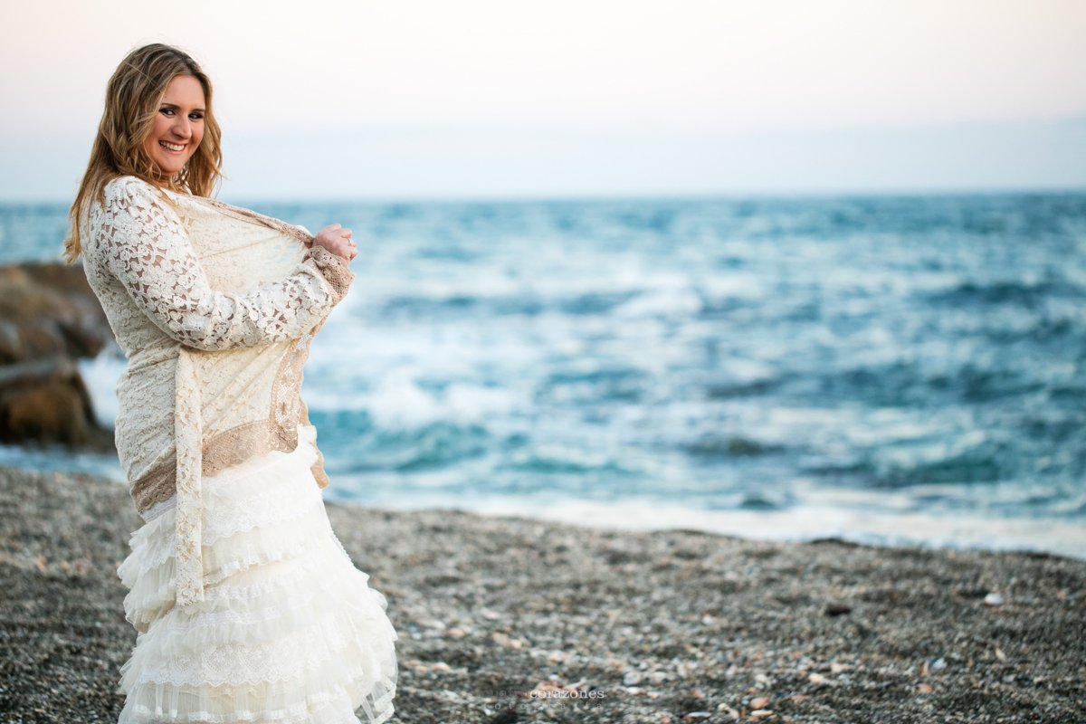 Fotos de postboda en las playas de Estepona y Marbella - Cuatro Corazones Fotografía por Juanlu Corrales