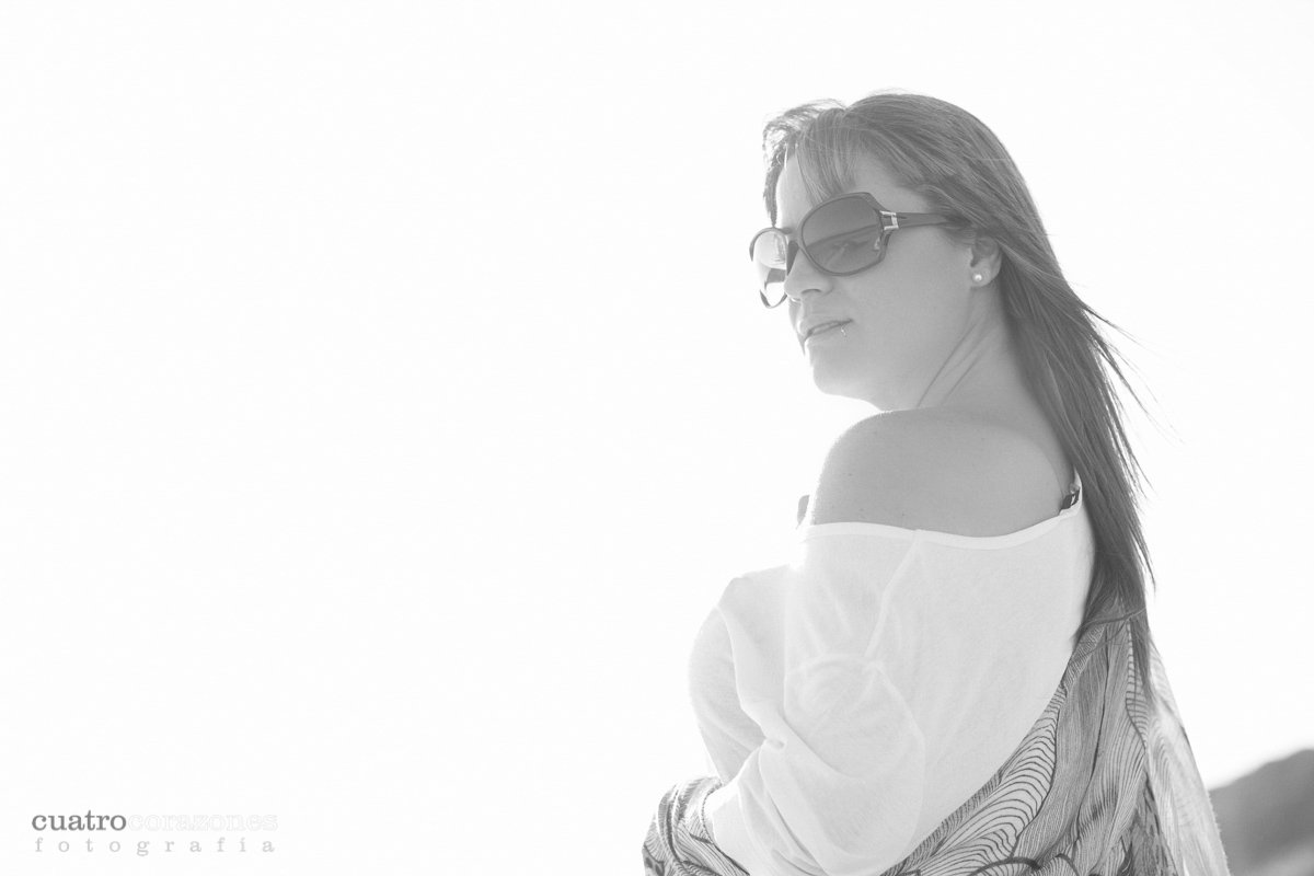 Sesión fotográfica en las playas de Tarifa con Ana - Cuatro Corazones Fotografía por Juanlu Corrales