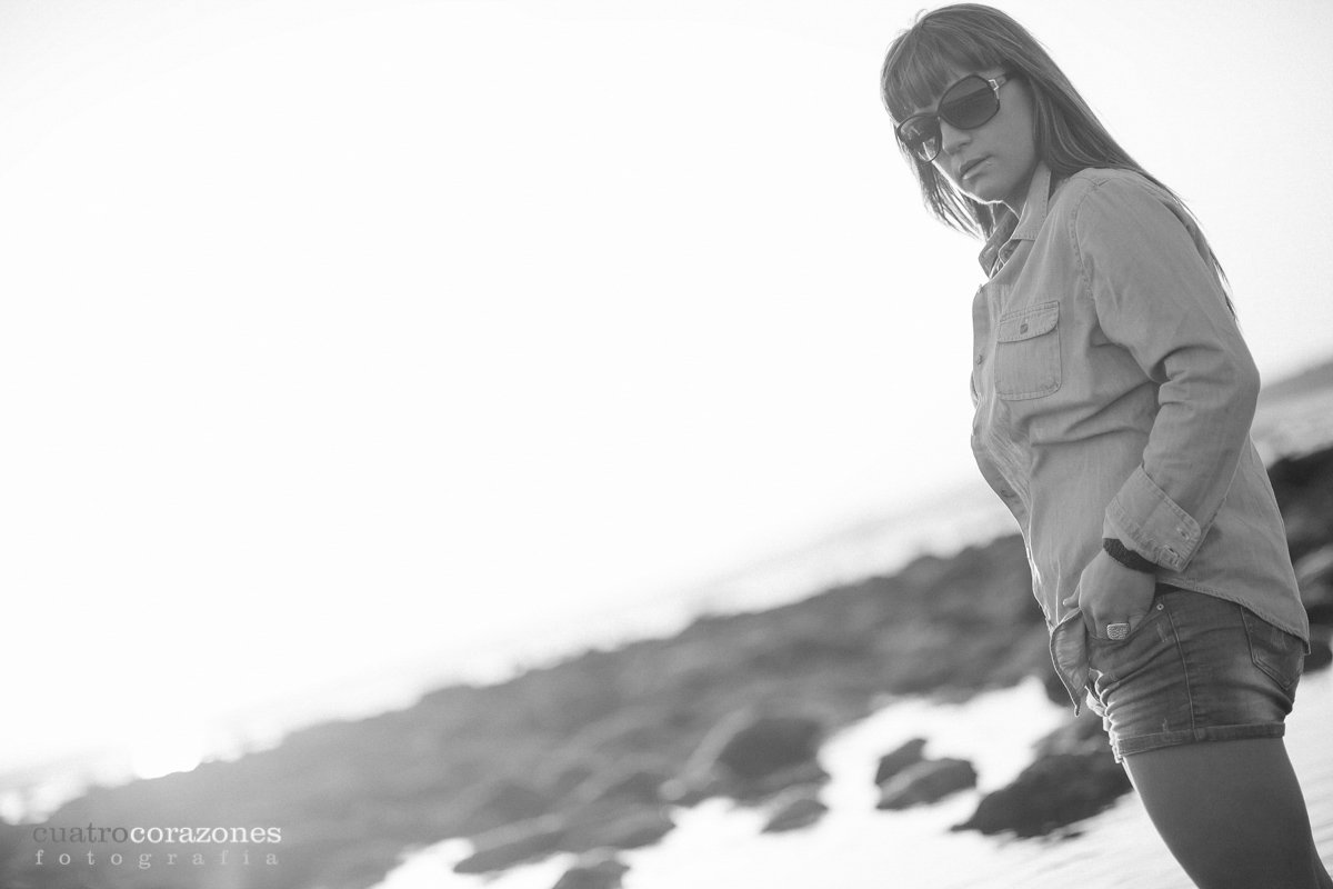 Sesión fotográfica en las playas de Tarifa con Ana - Cuatro Corazones Fotografía por Juanlu Corrales