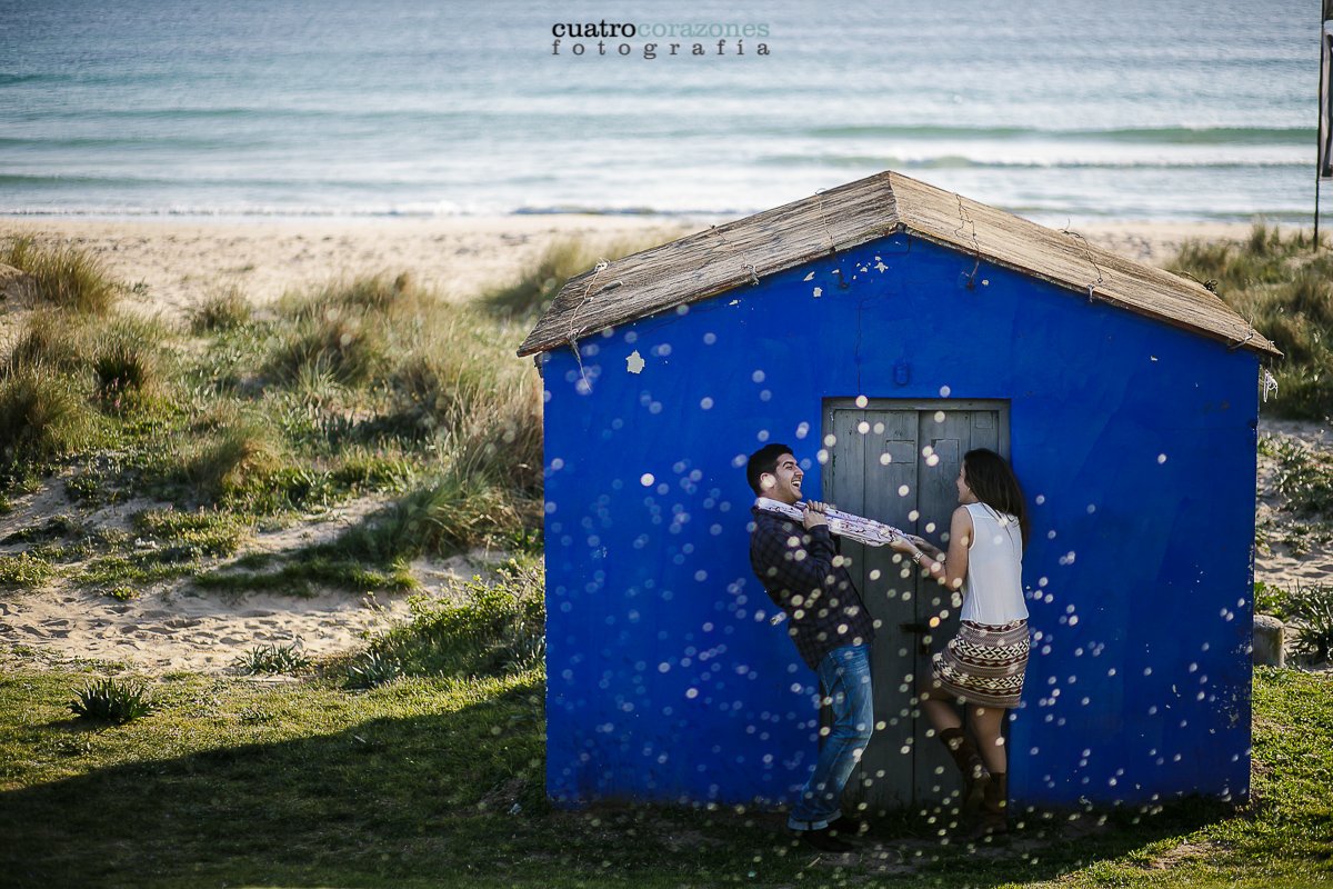 Reportaje preboda en la playa de Tarifa Arte Vida - Cuatro Corazones Fotografía por Juanlu Corrales