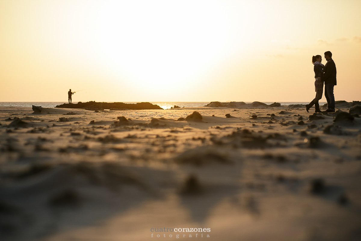Reportaje preboda en la playa de Tarifa Arte Vida - Cuatro Corazones Fotografía por Juanlu Corrales