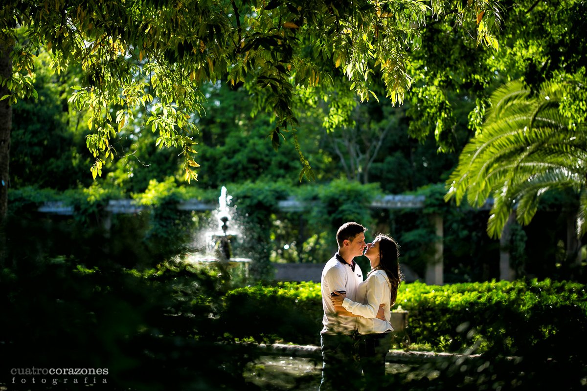 Prebodas en Sevilla en la Plaza de España con Juan y Begoña - Cuatro Corazones Fotografía por Juanlu Corrales
