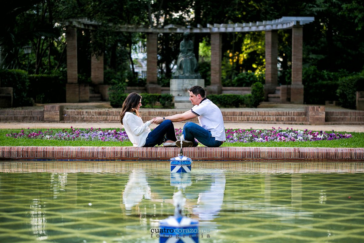 Prebodas en Sevilla en la Plaza de España con Juan y Begoña - Cuatro Corazones Fotografía por Juanlu Corrales