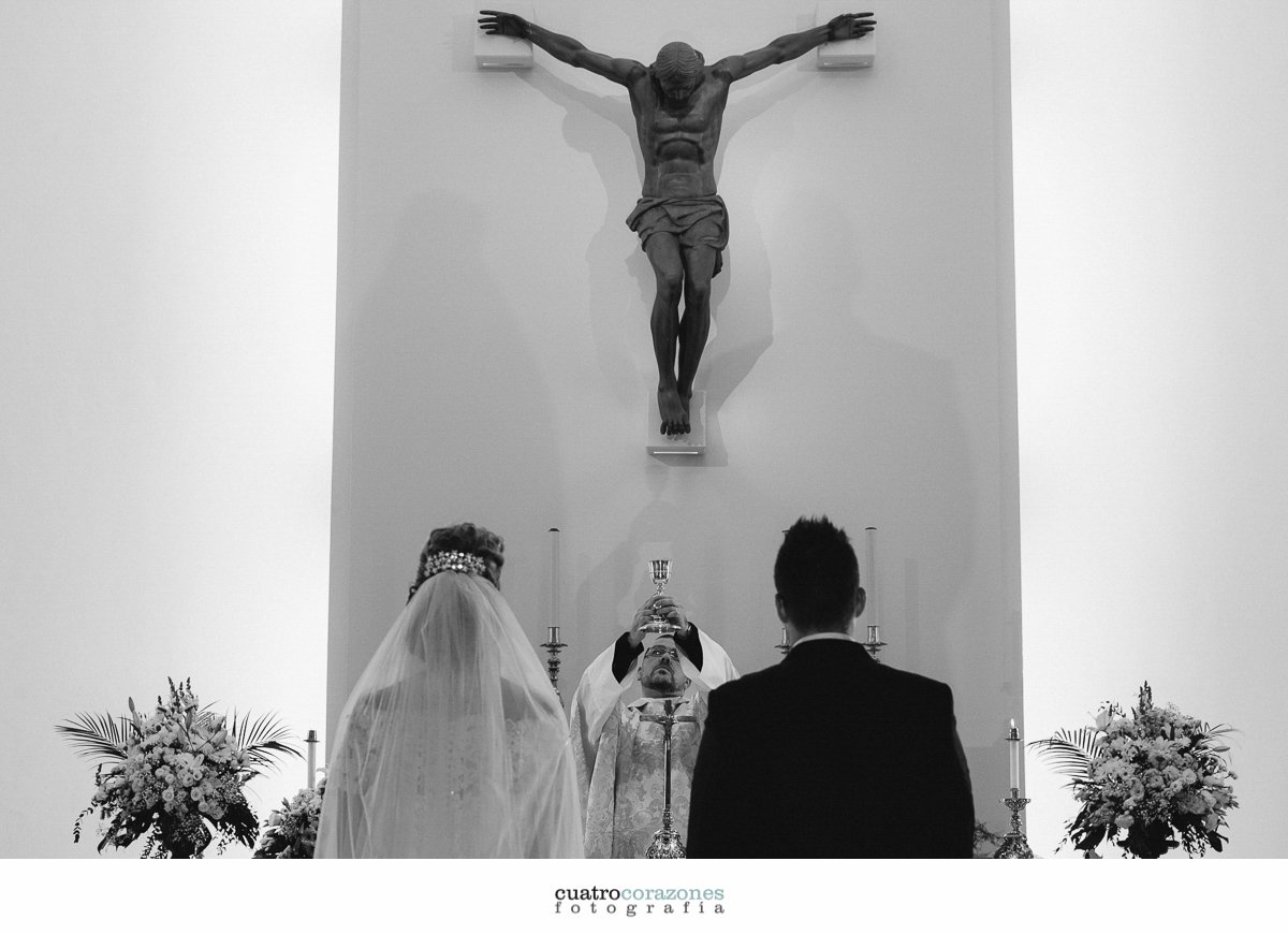 boda en San Roque Club e Iglesia de Ntra. Sra. de la Merced de Sotogrande - Cuatro Corazones Fotografía por Juanlu Corrales
