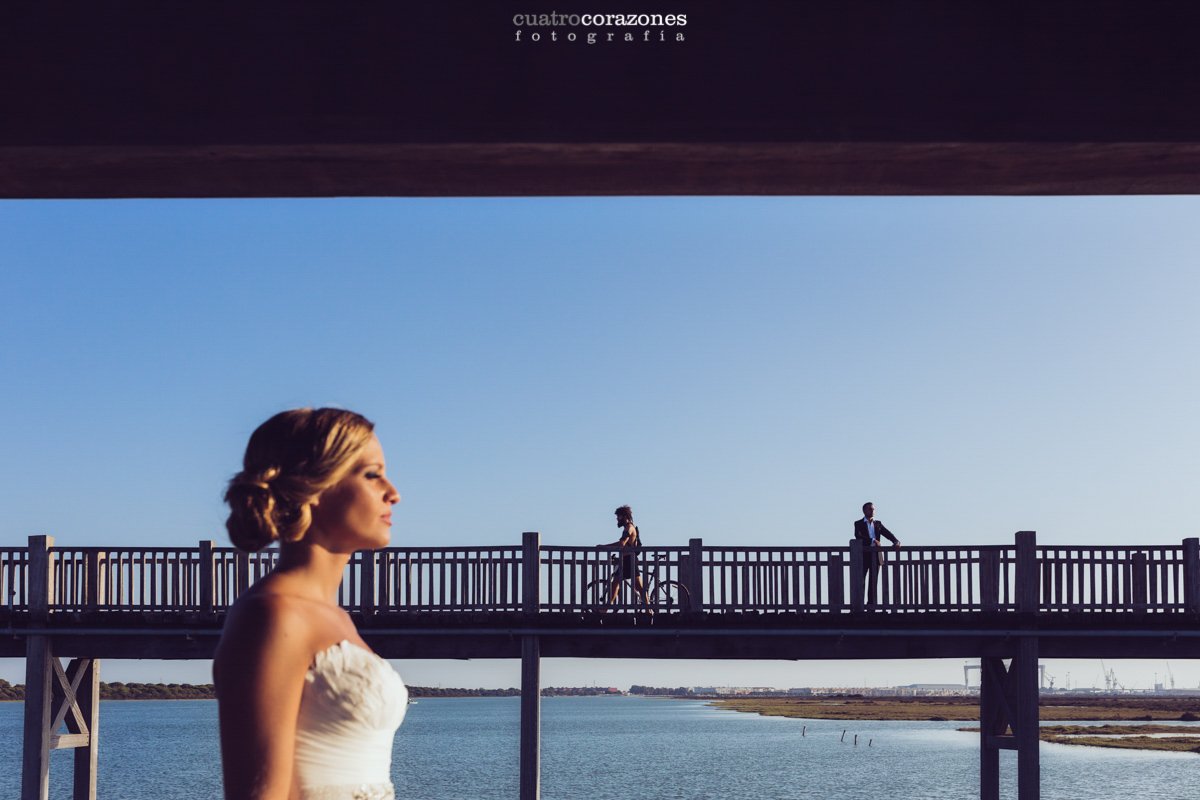 fotos de post boda en Cádiz en el Parque de los Toruños en el Puerto de Santa María con Pablo y Esther - Cuatro Corazones Fotografía por Juanlu Corrales