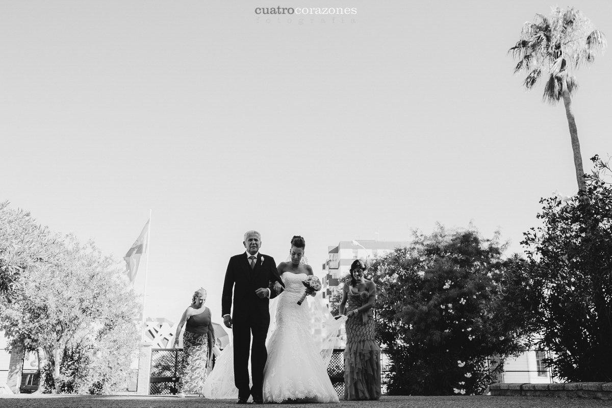 Boda en club de golf Alcaidesa e Parroquia de San Antonio de Padua de Algeciras - Cuatro Corazones Fotografía por Juanlu Corrales