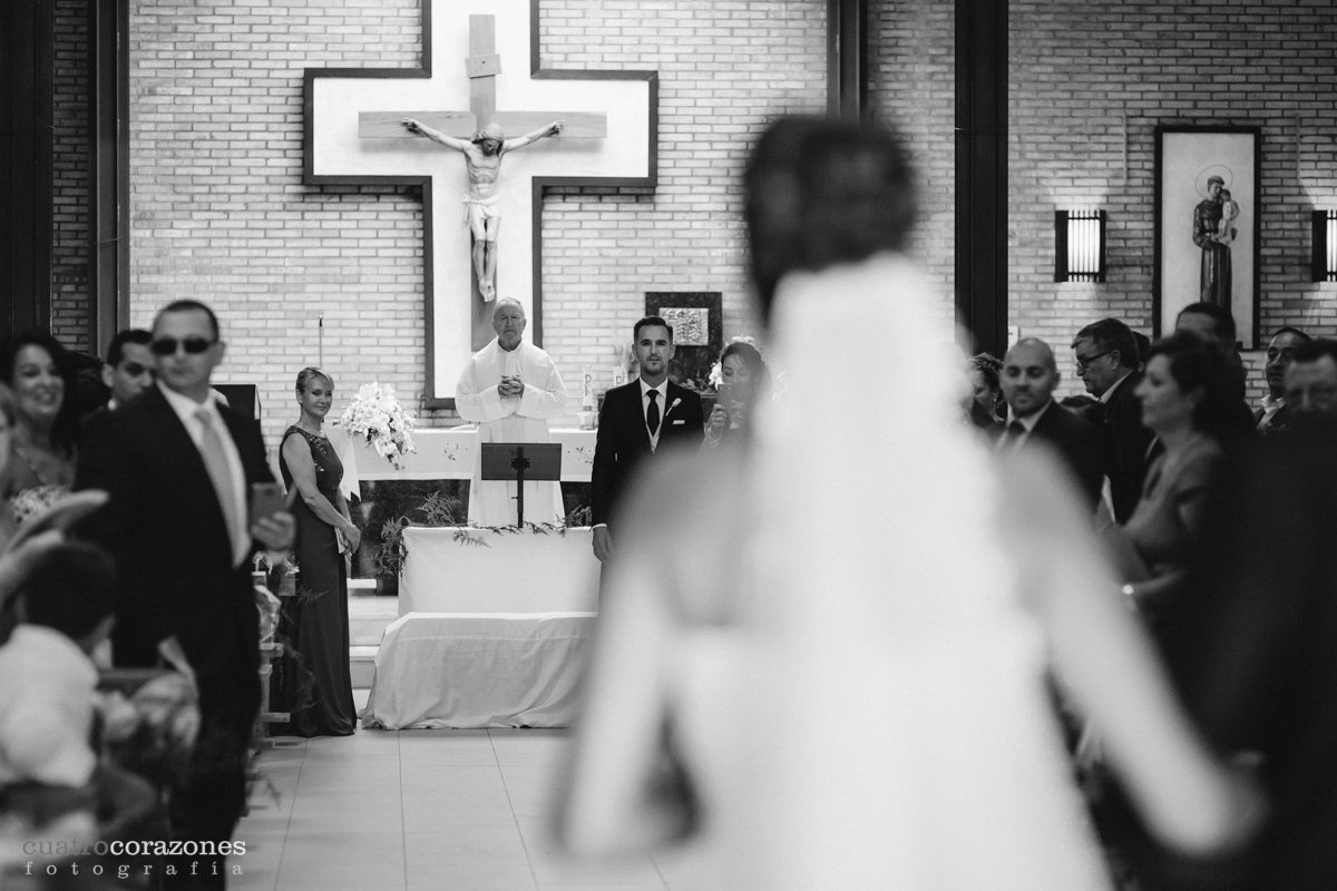Boda en club de golf Alcaidesa e Parroquia de San Antonio de Padua de Algeciras - Cuatro Corazones Fotografía por Juanlu Corrales