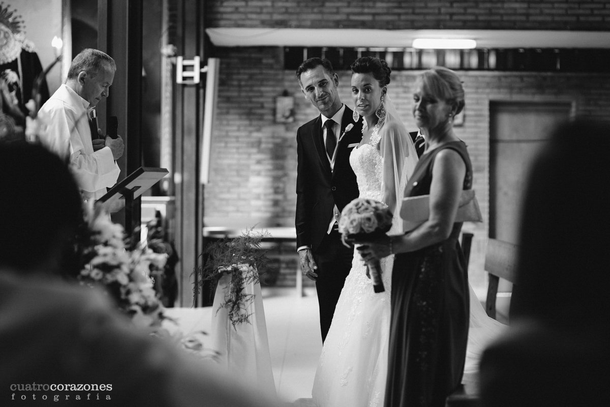 Boda en club de golf Alcaidesa e Parroquia de San Antonio de Padua de Algeciras - Cuatro Corazones Fotografía por Juanlu Corrales