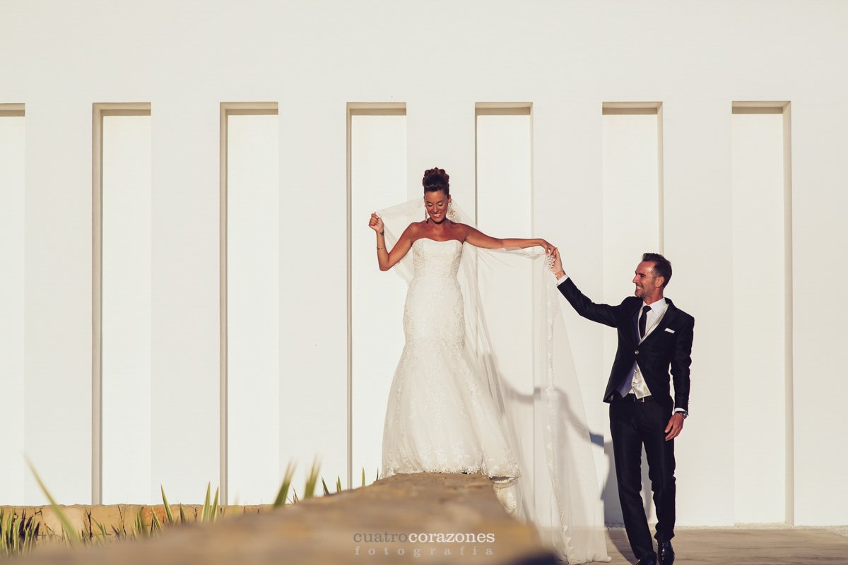 Boda en club de golf Alcaidesa e Parroquia de San Antonio de Padua de Algeciras - Cuatro Corazones Fotografía por Juanlu Corrales