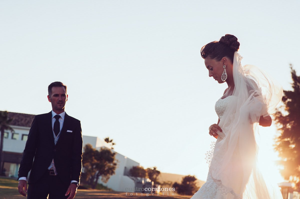 Boda en club de golf Alcaidesa e Parroquia de San Antonio de Padua de Algeciras - Cuatro Corazones Fotografía por Juanlu Corrales