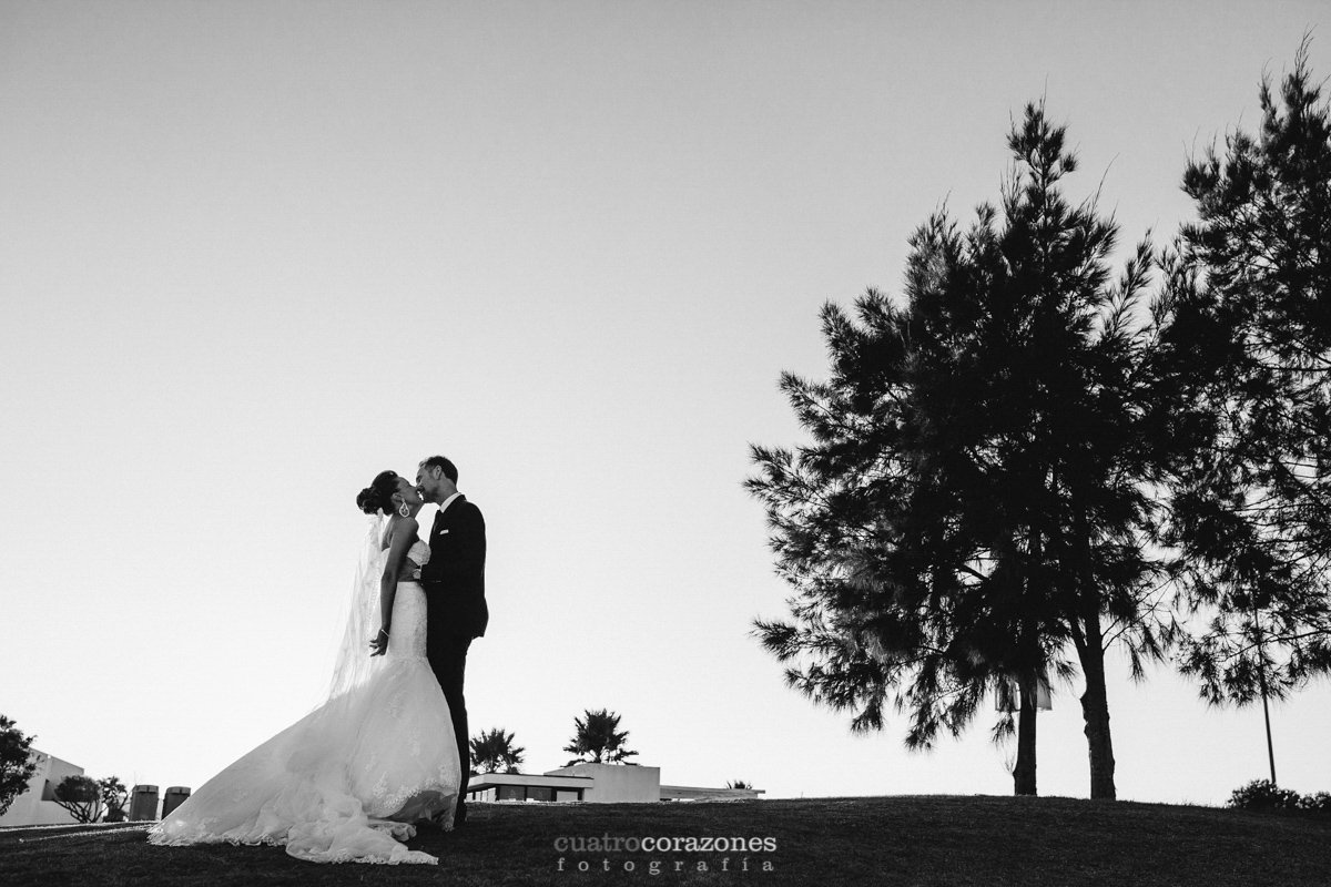 Boda en club de golf Alcaidesa e Parroquia de San Antonio de Padua de Algeciras - Cuatro Corazones Fotografía por Juanlu Corrales