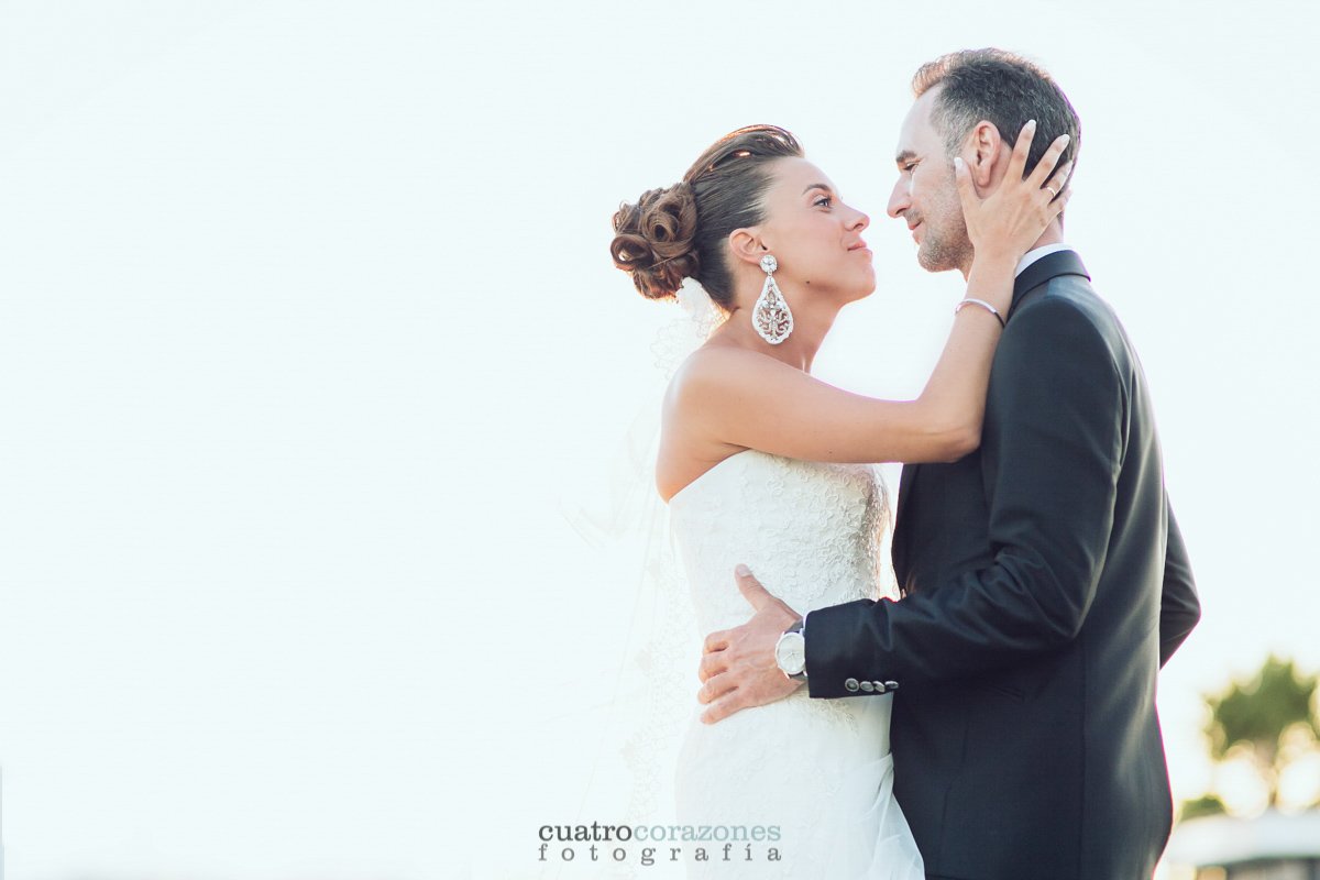 Boda en club de golf Alcaidesa e Parroquia de San Antonio de Padua de Algeciras - Cuatro Corazones Fotografía por Juanlu Corrales