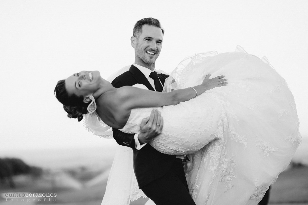 Boda en club de golf Alcaidesa e Parroquia de San Antonio de Padua de Algeciras - Cuatro Corazones Fotografía por Juanlu Corrales